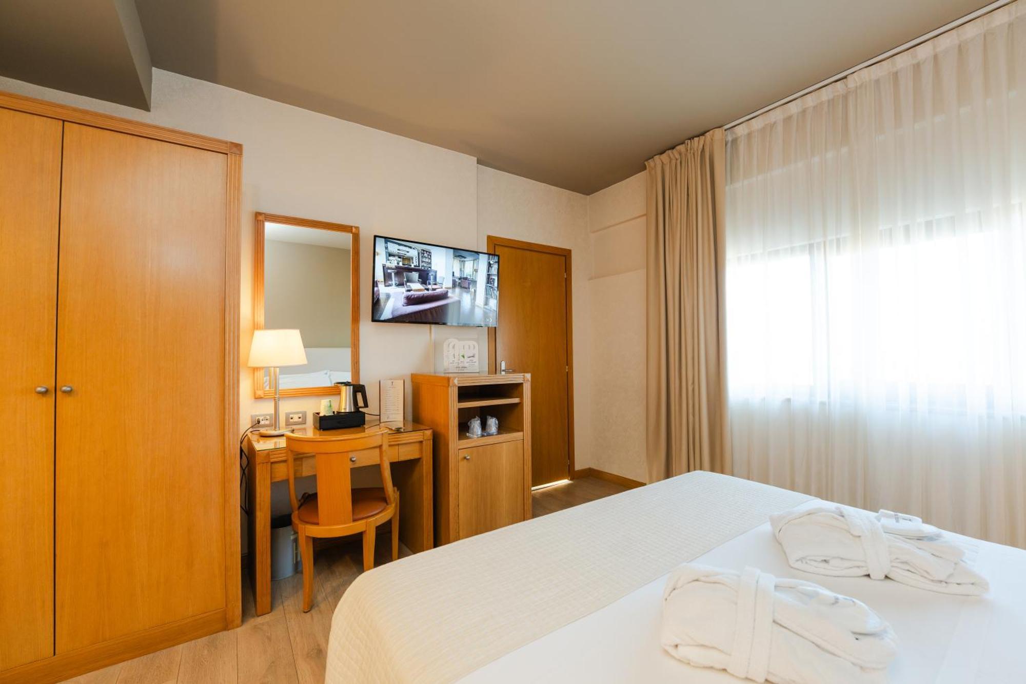 Hotel Touring Carpi Exterior foto